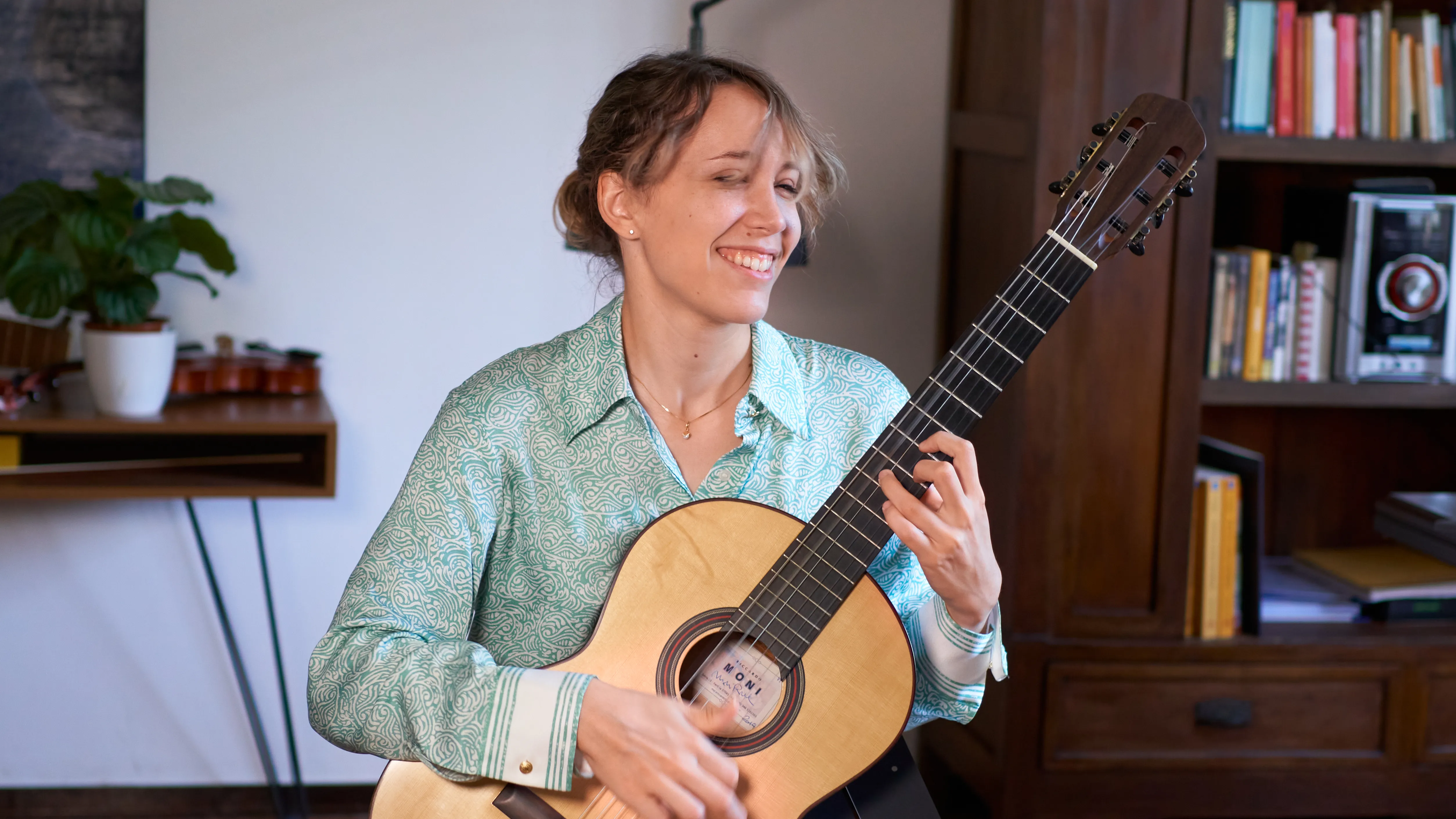 cover video youtube Grooving on classical guitar - Roberta Gennuso