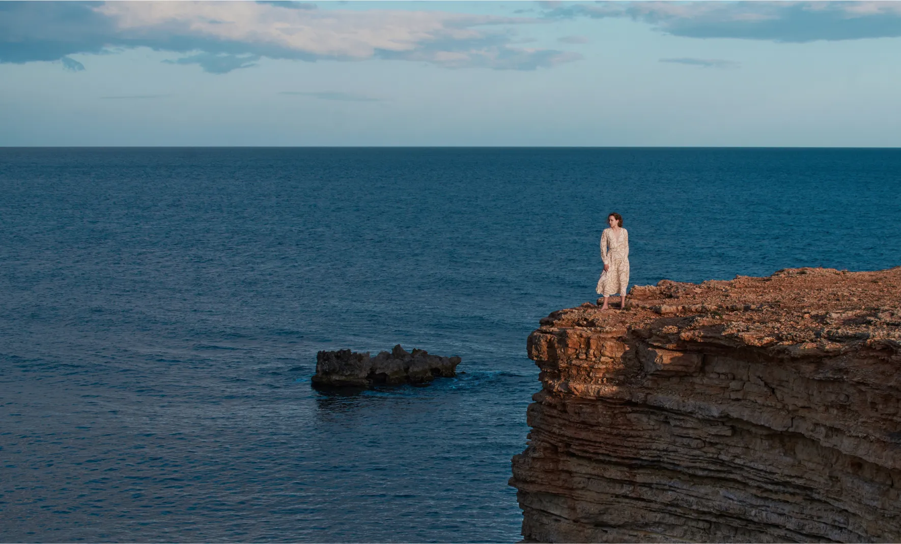 album cover Mediterraneo by Roberta Gennuso classical guitarist